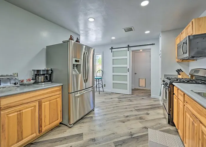 Stylish 'basecamp 6850' Near Downtown Williams! Casa vacanze