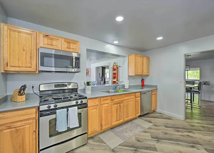 Stylish 'basecamp 6850' Near Downtown Williams! Casa vacanze